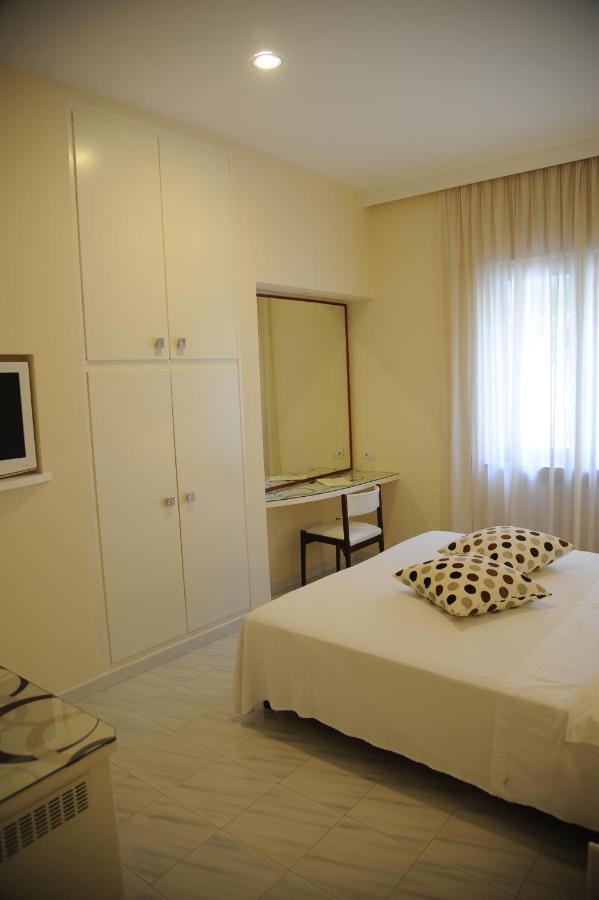 Via Capo Rooms Sorrento Oda fotoğraf